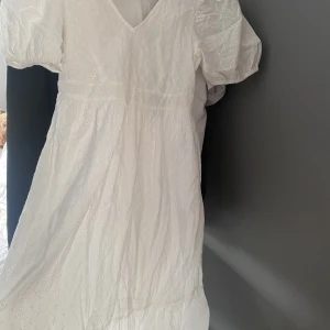 Helt ny veromoda klänning  - Oandvänd klänning från veromoda strl xs. 