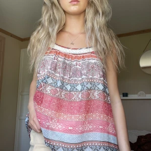 Sommartopp  - Söt topp ursprungligen från vero Moda💕