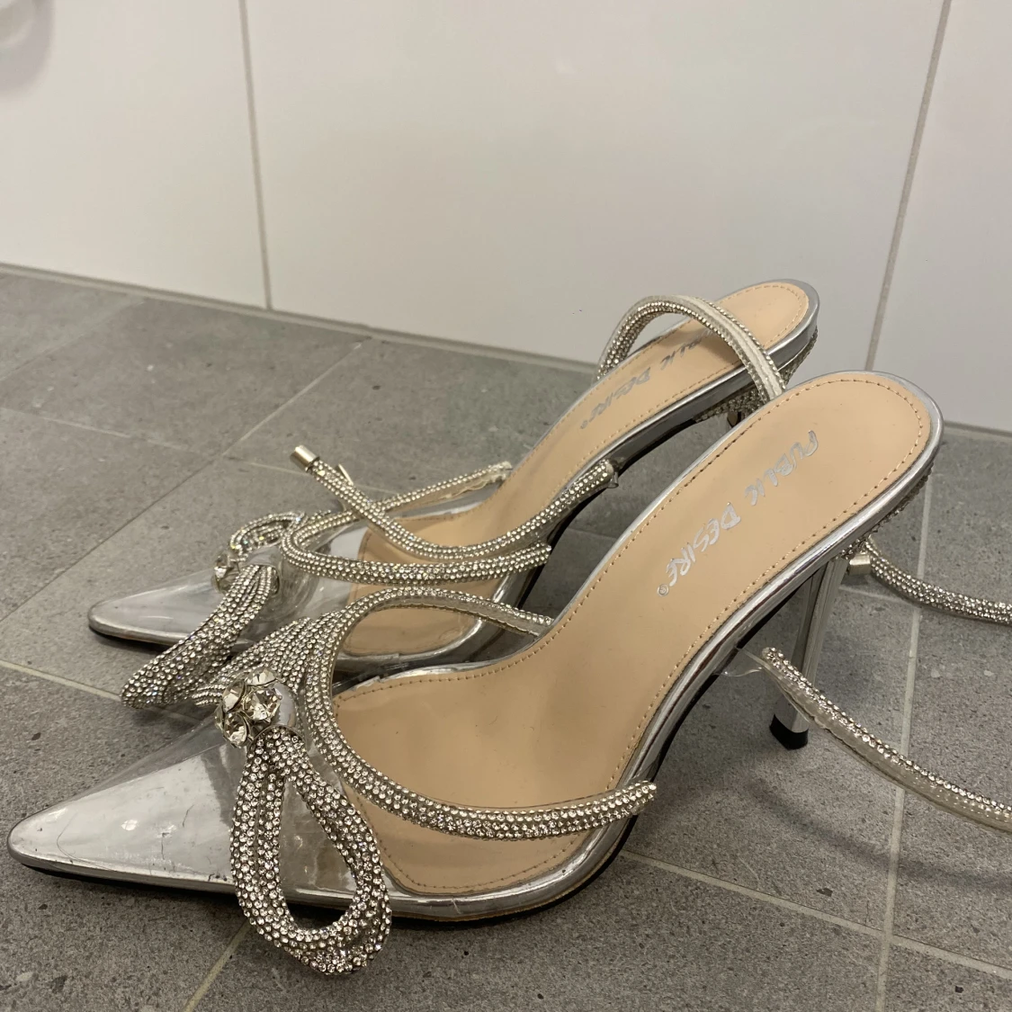 Glittriga klackskor - 90