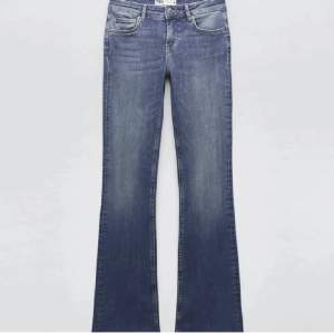 Nyskick, flare lågmidjade jeans trendiga. Precis som på bild inget fel klicka gärna köp nu