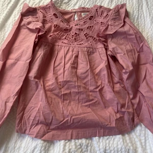 Blus - En helt oanvänd blus i super skick, hör av dig för fler frågor💓💓😍