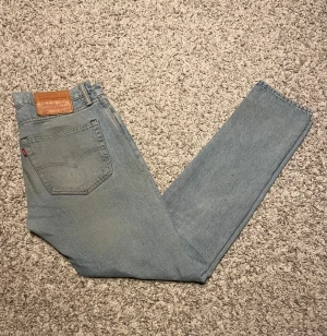 Levis 512 - Ett par stilrena Levis 512 jeans i färgen ljus blå, skick 9/10