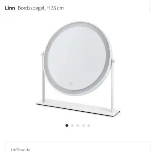 Säljer denna fina spegel med belysning för den får tyvärr inte plats längre. Fint skick och har tre olika längen med belysning och går på batterier 