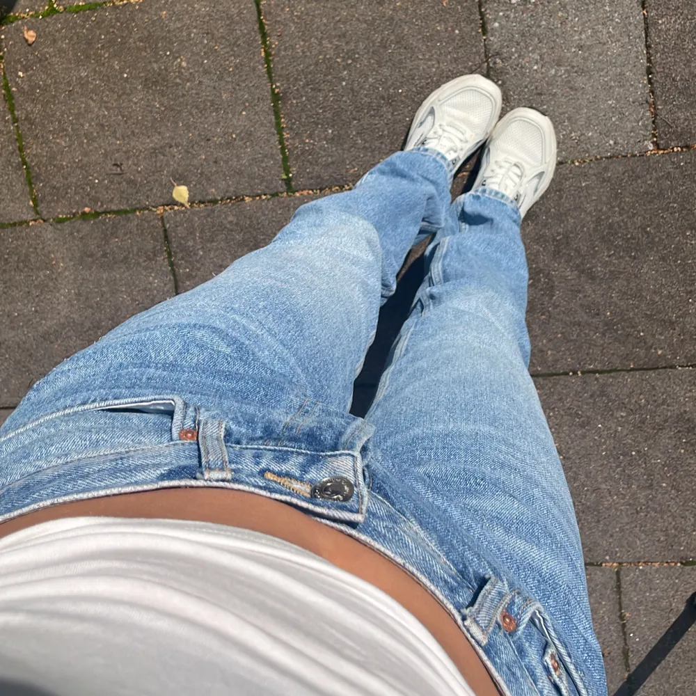 Ljusblå jeans från gina lab collection i stl 27. Jag är 171 lång och byxorna går hela vägen ner💕väldigt fina. Jeans & Byxor.