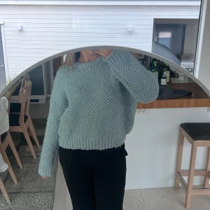 Stickad tröja - Så fin köpt på Sellpy men nästan oanvänd av mig 💙