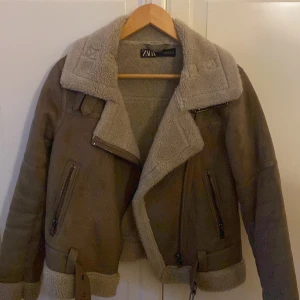  pilotjacka  - Mycket fint skick nästan oanvänd.