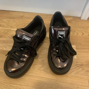 Puma platåskor strl 37, brons - Knappt använda så i princip nyskick. 250:-
