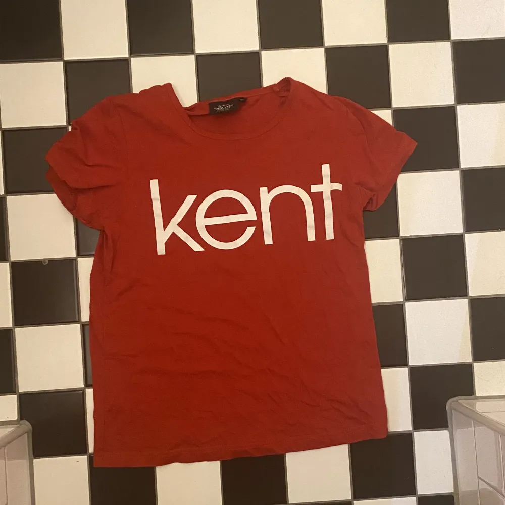 asfet Kent tshirt! Står att det är strl m men skulle säga s/m. Frakt tillkommer 💞. T-shirts.