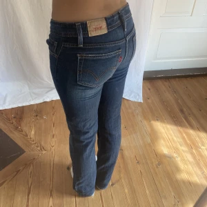 Lågmidjade vintage Levis jeans! - Midjemått-37cm  Inerbenslängd- 80cm💕 