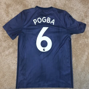 Pogba Tröja  - Manchester United tröja med pogba på ryggen 
