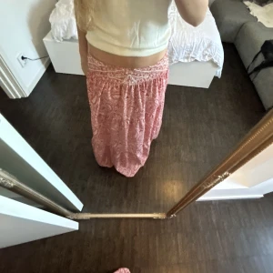 Långkjol - Jätte fin Långkjol från zara med orange/rött mönster💗 nyskick!! Kom privat för fler bilder och köparen står för frakt!💗💗