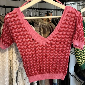 Zara tröja - Säljer dessa populära zara tröjor från äldre kollektion så går inte att köpa i butik, båda är i storlek s, verkligen superfina men det kommer inte till användning. Säljer båda för 300kr styck, så 600 för båda. Säljer separat eller båda