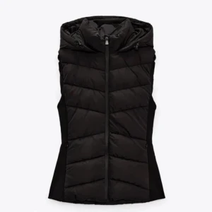 Zara väst - Väldigt bra skick,bekväm basic Har bara använt den ca 4 gånger. Obs kan bara mötas upp 