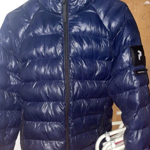 Jacka - Säljer den är för liten, passar perfekt till vintern. 