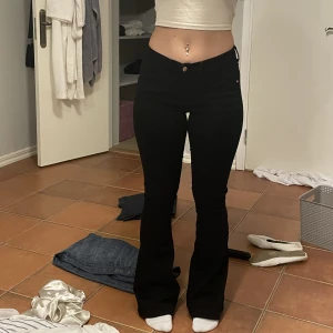 Lågmidjade jeans - Fina lågmidjade jeans , storlek 38 men sitter som 36