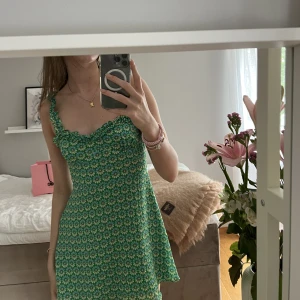 Sommarklänning❣️ - Säljer denna supersöta sommarklänningen från Zara då den är för kort för mig! Väldigt bra skick 🫶🙌