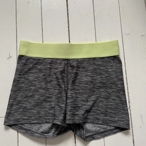 Tränings shorts  - Tajta tränings shorts i bra skick 💕