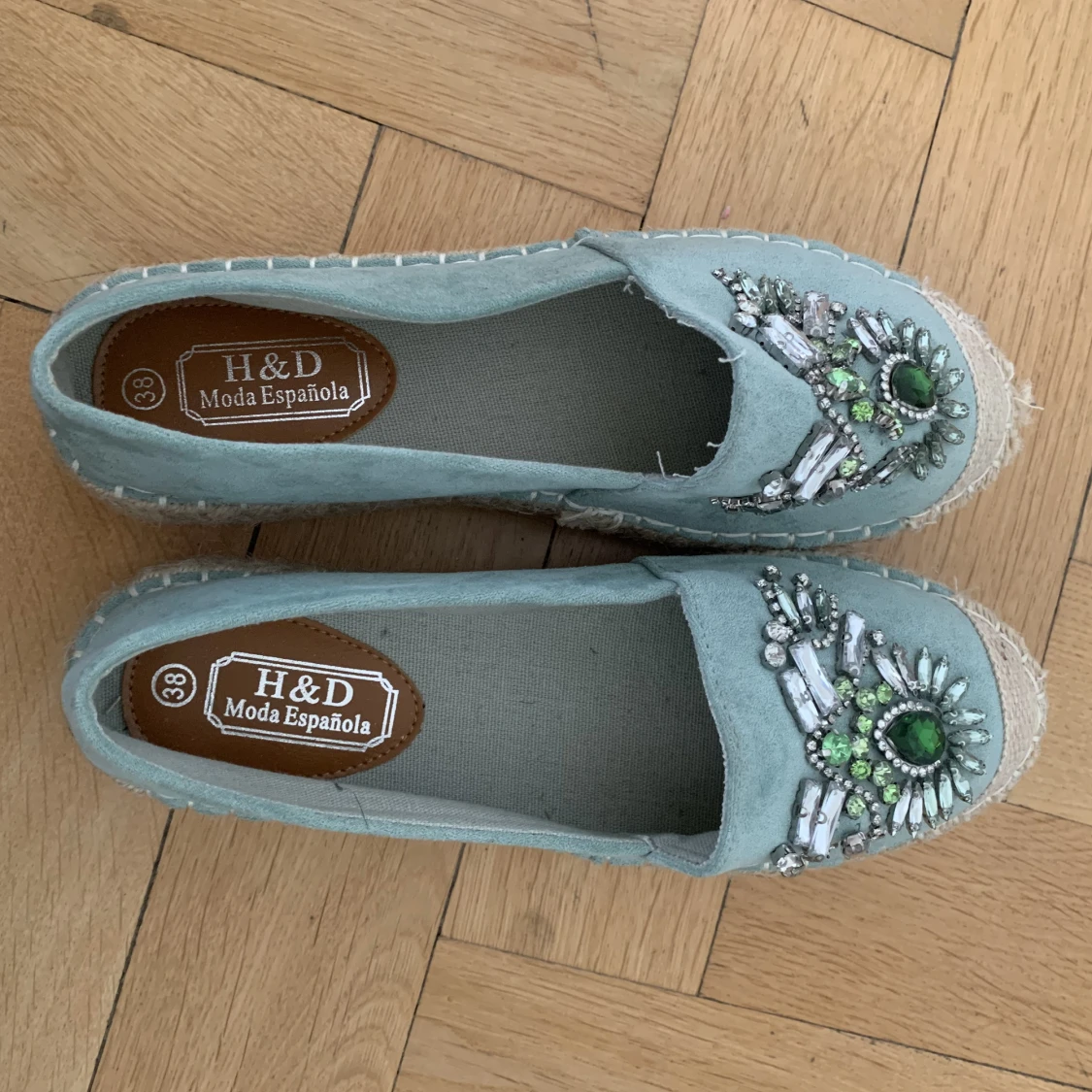 Ljusgröna slip-on/espadrillos  - 90