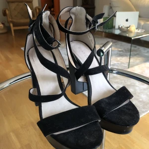 Klackskor - Klackskor från Bianco, 12 cm, använda en gång på min bal.