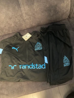 Marseille Tracksuit - Tröjan och byxerna sitter bra  Nyskick