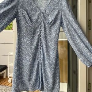 Mini dress - Knappt använd, så i väldigt bra skick. Säljes på grund av att den blivit för liten