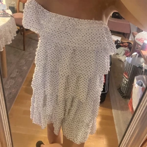 Klänning - Volangklänning fråm zara , L men som S