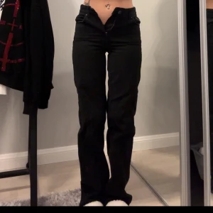 Jeans från bershka - straight leg jeans från bershka, så fina och utan defekter men liite för små för mig tyvärr ❤️