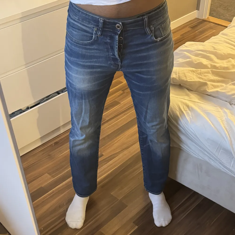 Grischiga G star jeans i storlek 30/32, fin passform och extremt bekväma. Säljer endast då de är för korta på mig.. Jeans & Byxor.