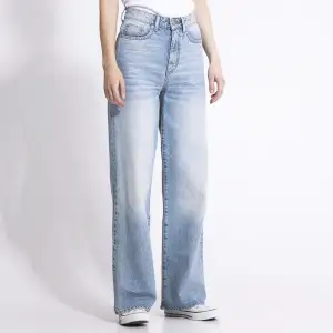 Knappt använda jeans från lager157