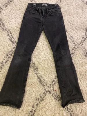 LTB jeans - Svarta, använd ett fåtal gånger, Size 25/30, lite stretchiga, och mig Rise Flair
