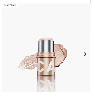 Caia highlighter stick - Säljer mitt highlighter stick ifrån Caia i den bästsäljande färgen champagne. Oanvänd, nypris 225. Helt slutsåld på caias hemsida!!!
