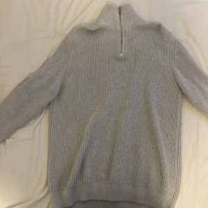 Zara grey half zip - Nästan ny säljer för att den inte passar min stil längre, nypris 499 säljer för 250