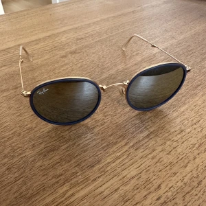 Ray-Ban solglasögon - Limited edition Ray-Bans. Blått glas. Köpta 2015.