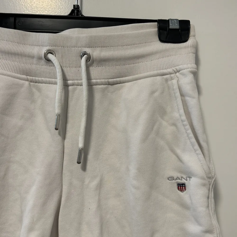 Vita shorts i nyskick från Gant. Storlek xs. Shorts.