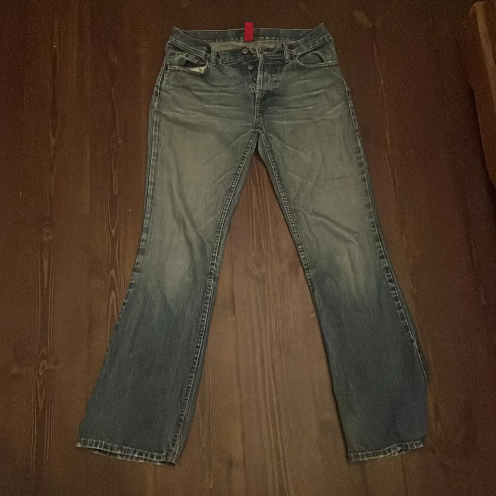Jätte fina stentvättade jeans från HM divided ❤️ . Jeans & Byxor.