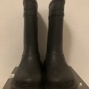 Balenciaga croc boots  As coola och unika  Bekväma  R3p 