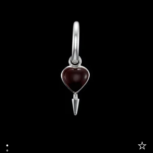 Maria Nilsdotter örhänge  - Intressekoll på detta örhänge som jag knappt använt eftersom jag fick det från mitt äckliga  ex…  Byter gärna mot annat Maria❤️❤️  (Nypris 2800)