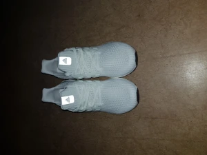 Adidas Ultra boost White  - Super bra skick Lite använda men Inomhus Köpta för 1999 Kvitto Finns!