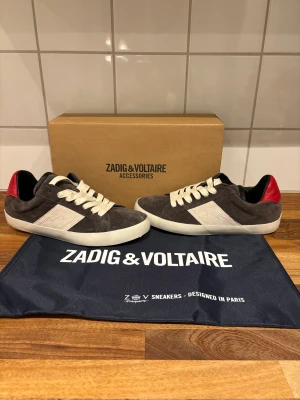 Zadig & Voltaire skor  - Jag säljer dessa helt nya Zadig & Voltaire skor. Storleken är 41. Nypris på dessa ligger runt 3000
