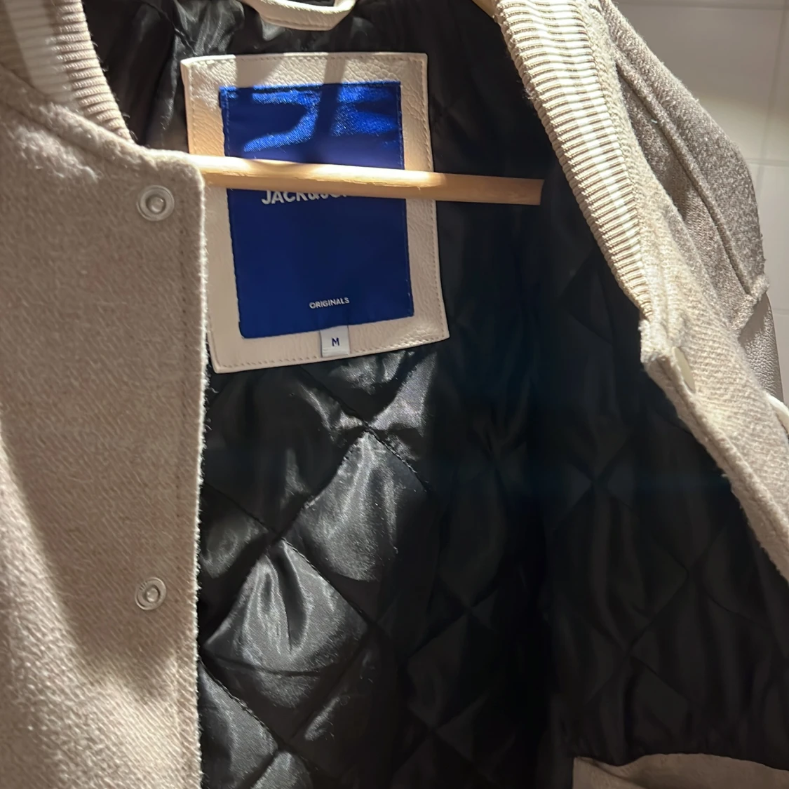 Beige jacka från Jack and Jones  - 90