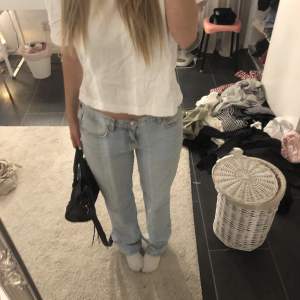 Midwaist jeans från Gina, straight leg 