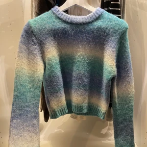 Stickad tröja  - Från LeGer, Lena Grecker. Superfin stickad tröja som ej sticks. Kontakta vid frågor 🌸