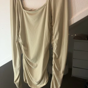 Långärmad - Jätteskön långärmad tröja som passar XS-L då den är super stretchig 