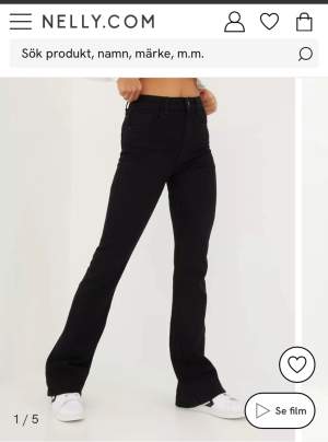 Ett par svarta bootcut jeans från Nelly i bra skick❤️