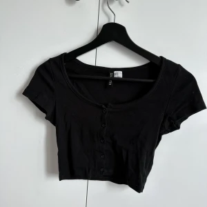 Tröja  - Jättefint skick! Säljes då den är för liten