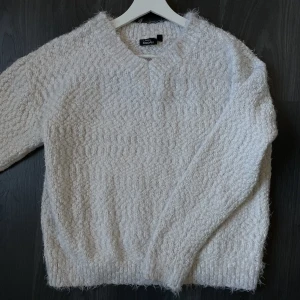 Stickad tröja - Stickad tröja från Kappahl, superfin och skön att ha på sig! Sticks inte!