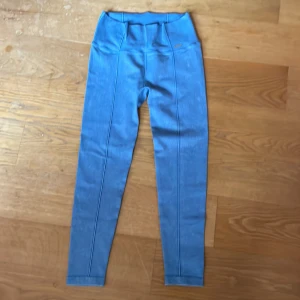 Aimn träningstights helt nya storlek medium  - Fina träningstights från Aimn i nyskick! Storlek medium!