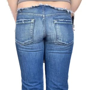 Diesel jeans - As coola lågmidjade, bootcut dieseljeans med överdelen avklipp av tidigare användare. Men tycker inte det gör något! Inga defekter så snygggaaa 