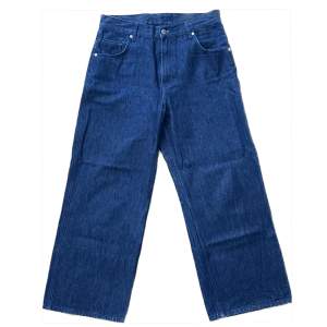 Mina älskade District 46 jeans passar tyvärr inte mig längre men de passar säkert dig! Finfint skick, inget slitage :) väldigt nice tvätt och baggy som bara den ;) storleken är ”small” men kika deras storleksguide eller be mig skicka mått om du undrar<3<3