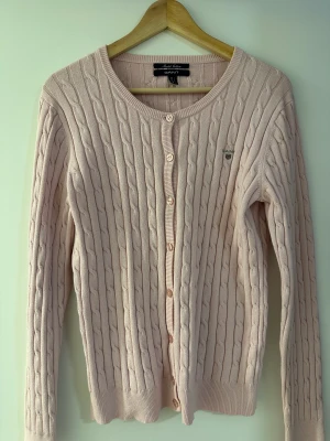 Stickad gant kofta - Gant kofta ljusrosa 